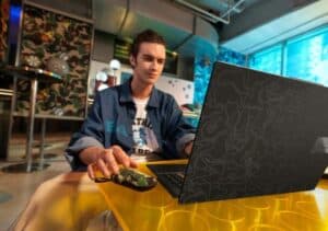 Cara Meningkatkan Produktivitas Saat Bekerja dari Mana Saja, Vivobook S 15 OLED BAPE adalah laptop inovatif dengan layar OLED yang menakjubkan, memberikan pengalaman visual yang memukau saat Anda menonton film atau bekerja dengan grafis berkualitas tinggi.